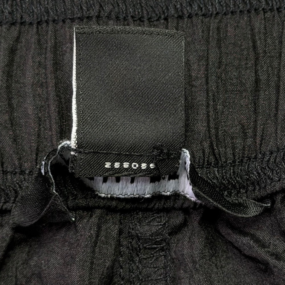 Athleta Black Crinkle Nylon Pull On Athletic Pocket Shorts Size Medium M - Picture 4 of 8